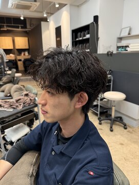アロー 船橋店(AROH) シャドウパーマ|自然な束感と柔らかいカールのメンズヘア