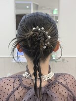 オフ(off)&nbsp;ツイストカチモリヘア｜韓国風タイトアレンジ|お呼ばれ|結婚式