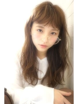 アイビー(Ivy) 柔らかベージュの無造作ウェーブ