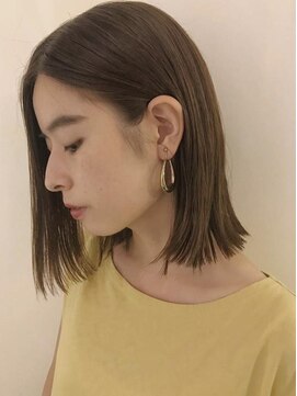 オーオ シカシカ(OOO YY) 切りっぱなしミディボブ