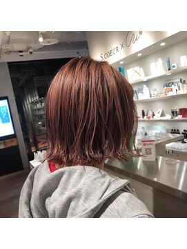 ヘアーエスクールシーユー 枚方T-SITE店(hair S.COEUR×Cu) サーモンピンクカラー
