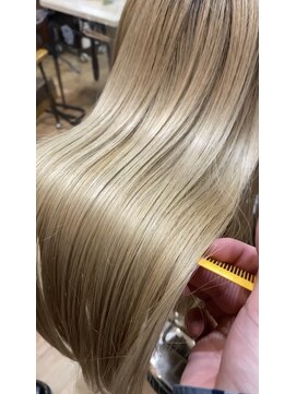 ジーニー 横浜(giinii) 20代30代40代髪質改善_美髪ホワイトブロンド【横浜】渋谷良太
