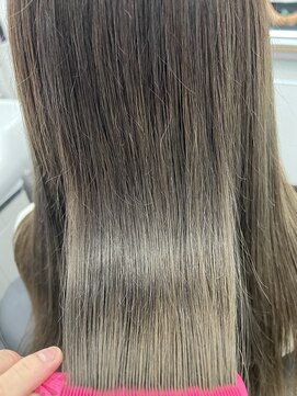 エスカーラ 表参道(THE ESCALA) @m_ayu/グラデーションカラー/アッシュグレー/タビラマユミ