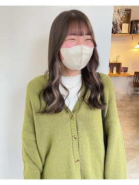 ヘアーアイストゥーレ(HAIR ICI TRE) インナーカラー イヤリングカラー ベージュカラー 担当渡辺聖