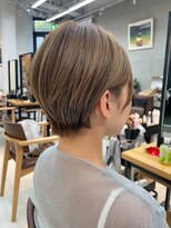 ミィ 浦和(mee)&nbsp;デザインカラールイヤーカット/ウェットヘア／オリーブベージュ