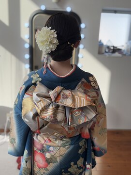 コマリ(comari) シニヨン