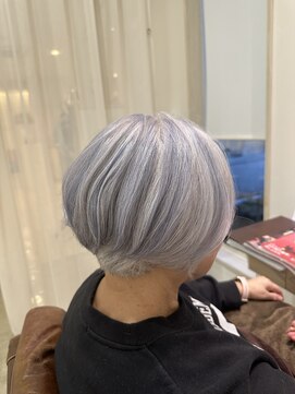 アドラーブル はなみずき店(adorable) 30代40代50代大人美人ショートカットアッシュハイライトカラー