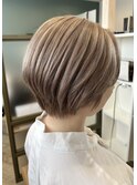 ショートボブ×白髪ぼかし×ハイライト