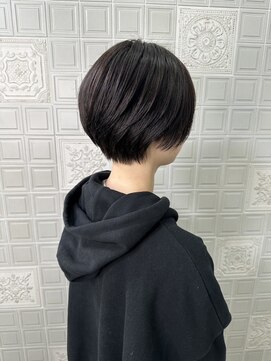 ヘンリエッタ 表参道(Henrietta) シルバーアッシュショート