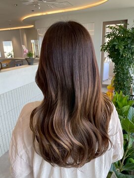 ビビバイベル(BiVi by BHEL) 桑名ロングレイヤーカットハッシュカット透明感カラー重めロング