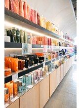 美容愛好家必見！ヘアケアは日本最大のbeauty shop併設☆あの美容家電もコスメも誰でも試して買える！！