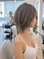 ダブルトーキョー シブヤ(W-TOKYO SHIBUYA)&nbsp;ミディアムウルフ　グレージュ×ウルフ20代30代40代