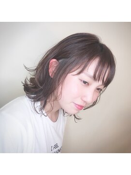 ヘア ミーツ ドレス プレローマ(HAIR meets dress pleroma) ゆるっと耳かけスタイル