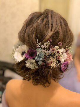 ファレ(Phalae) ふわふわルーズシニヨン