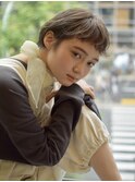 マッシュショートカーキグレージュ大人かわいいフェザーバング
