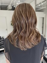 ヨロ 小岩(YOLO) ミルクティーグレージュハイライトケアブリーチレイヤーカット