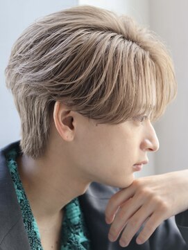 オーシャン トーキョー サニー(OCEAN TOKYO Sunny) センターパートカルマパーマ韓国ヘアビジネスハイトーンカラー