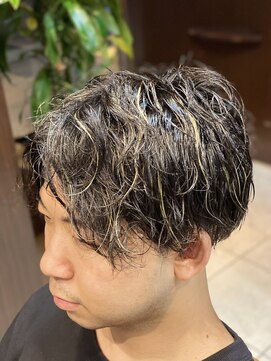 ヘアーモードキクチ 神田日銀通り店 神田金メッシュ