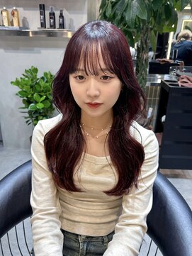 ロンドクロエ 横浜(Lond Chloe) 顔周りレイヤーカット×ボルドー濃いめ　【横浜レイヤー】