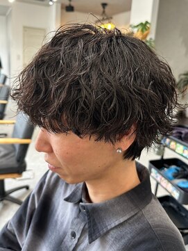 フゥ 宇都宮(FeU) 緩め波巻きスパイラルパーマシャドウパーマメンズマッシュウルフ