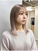 ミディアム　ミルクティーベージュ　レイヤー　透明感　20代30代