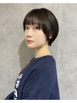 エアー 青山(AIR) 前髪あり耳掛け丸みくびれショートボブ20代30代40代50代60代