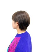 オリーブカラー×ショートカット