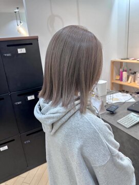 ユニ バイ マグ 長野店(Uni.by Mag) 透明感抜群♪ダブルカラーブリーチグレージュ切りっぱなしボブ
