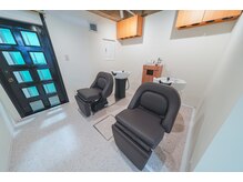 フルフラットになるシャンプー台でゆったり[神保町/髪質改善]