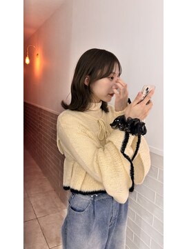 オリーブベージュ