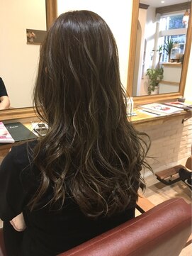 ラヴィアン(La vien) ロング　パーマ　デザインカラー