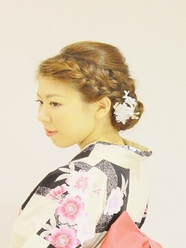 ヘアアンドメイク オプシス(Hair&Make OPSIS) 編み込み＆シニヨンで涼しげにまとめた