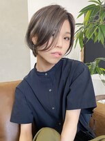 ワン バイ ジエクト(One by The Ect)&nbsp;前下がりボブ×ボブレイヤー×グレーベージュ×フェザーボブ