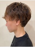 スキンフェード×サイドパート×スパイラルパーマ×アップバング