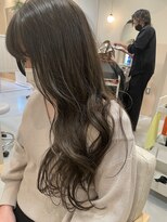 シダ(sida SAIIN)&nbsp;20代　ロング　透明感たっぷりグレージュヘアー