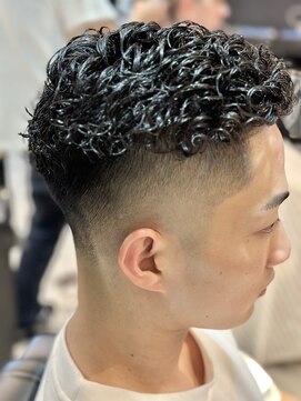 フランクスバーバー アンド ビアークラブ(FRANK'S BARBER and BEER CLUB) 宮城リョータパーマビジネスマン簡単スタイリングスキンフェード