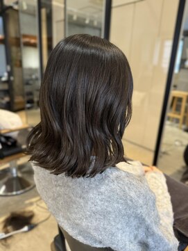 ニーイチイチ(211) 暗めカラー/アッシュブラウン/くびれヘア