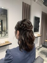 アリーズ シブヤ(ALLYS shibuya)&nbsp;ピンを使わないハーフアップ