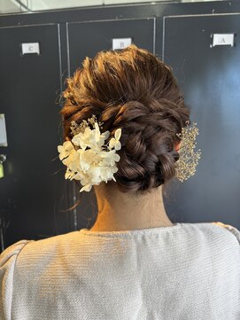 フェリア ファム 桃山台(FERIA fam) ふわふわシニヨン