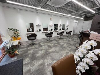 カリス(Charis)の写真/【通いやすい価格帯】キャリア20年以上の経験を持つスタイリストが、一人ひとりに丁寧に向き合います♪