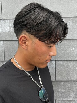 ヒュイル バイ ニアウ(Hwyl by Niau) メンズマッシュセンターパートスパイラルパーマニュアンスパーマ