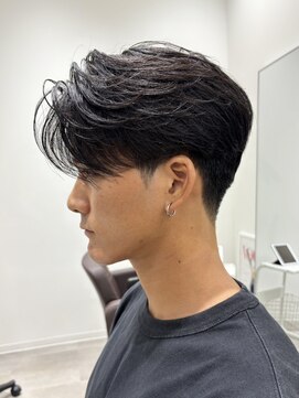 カルム(kalm) 毛流れセンターパートニュアンスパーマカルマヘアメンズパーマ