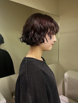 ユーリ(JUURI) パーマ/ボルドー/赤髪/ボブ