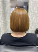 20代30代大人かわいいツヤ感前下がりオン眉ショート