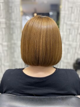 アローズ 久留米店(arose) 20代30代大人かわいいツヤ感前下がりオン眉ショート