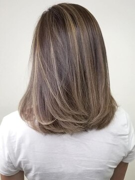 ソヨン 仙台落合店(SOYON) 極細ハイライトで女っぽセミ