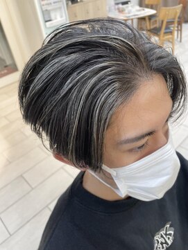 テトラ バイ ネオリーブ 横浜西口店(tetra by neolive) 横浜★センターパートのメンズハイライト