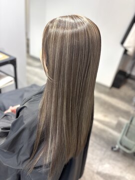 エスト 小倉(est) 筋感しっかり綺麗目ハイライト/グレージュト/ロング/髪質改善