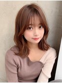ホワイトグレージュ後れ毛が可愛い顔周りレイヤーミニウルフ