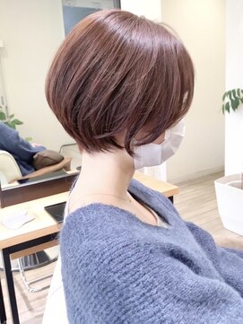 アイ(I.) 【 Ｉ. 】30代からの襟足すっきり前下がりショートボブ　川口